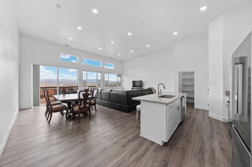 Welcoming 3-bedroom suite in Gardnerville, NV near Topaz Lake.