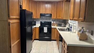 Micro-ondes, four, plaque de cuisson, lave-vaisselle