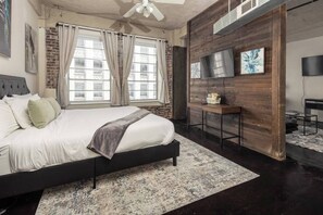 1 chambre, fer et planche à repasser, accès Internet, draps fournis