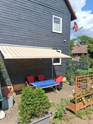 Outdoor dining - Cozy vacation apartment at the UNESCO World Heritage Site Rammelsberg! (Goslar)