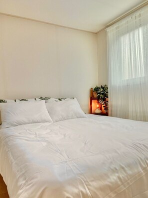 2 habitaciones, tabla de planchar con plancha, wifi y ropa de cama 