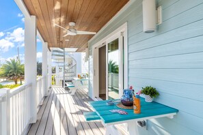 Property grounds - Epic Beachfront Oasis | Swim-Up Pool Bar, Hot Tub & Rooftop Ocean Views (St. Augustine)