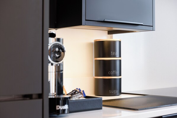 Private kitchen - Welcome to our modern refurbished 200 Year Old Cottage (Redbourn)