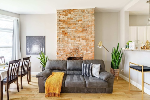 Smart TV, books, offices