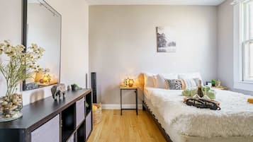 2 bedrooms, desk, iron/ironing board, travel crib