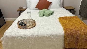 2 bedrooms, in-room safe, desk, iron/ironing board