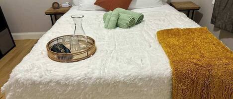 2 Schlafzimmer, Zimmersafe, Schreibtisch, Bügeleisen/Bügelbrett