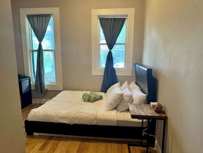 2 bedrooms, in-room safe, desk, iron/ironing board