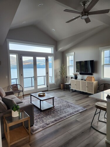 Lake Chelan view home 1-bedroom in Manson with AC