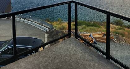 Lake Chelan view home 1-bedroom in Manson with AC