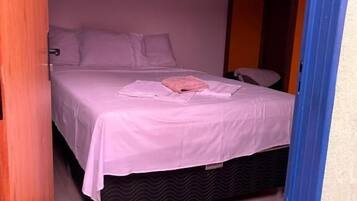 Quarto casal básico | Wi-Fi de cortesia