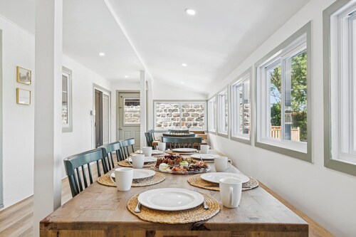 Escapade Chambly | 4BR Spa Retreat