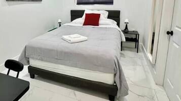 1 Schlafzimmer, BĂŒgeleisen/BĂŒgelbrett, WLAN, BettwĂ€sche