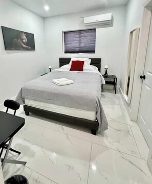 1 chambre, fer et planche à repasser, Wi-Fi, draps fournis