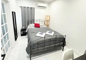 1 chambre, fer et planche à repasser, Wi-Fi, draps fournis