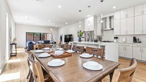 Dining - LUX Dallas Rental 3BR Backyard Game Room (Dallas)