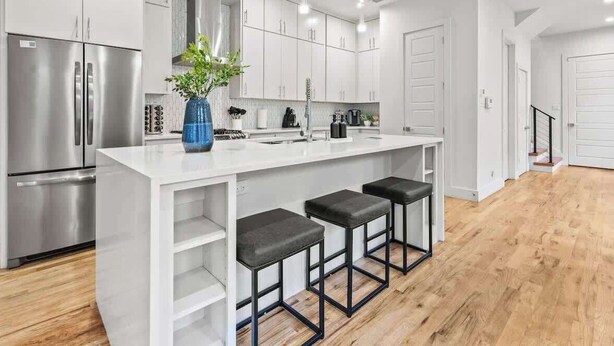 Private kitchen - LUX Dallas Rental 3BR Backyard Game Room (Dallas)