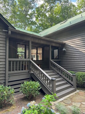 Exterior - 7 Acre Mountain Retreat in Cashiers with Whiteside Views - 10 min to Crossroads (Cashiers)