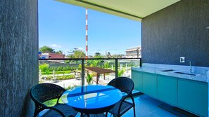 Studio | Outdoor dining