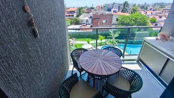 Studio | Outdoor dining