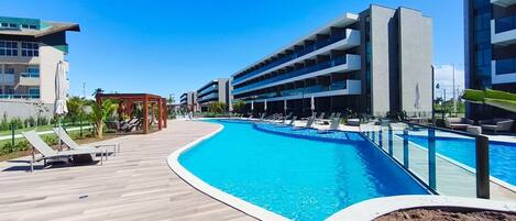 3 piscinas al aire libre