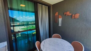 Comfort Studio | Dining