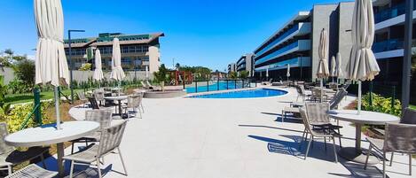 3 hồ bơi ngoài trời