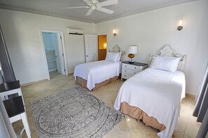 3 Schlafzimmer, Schreibtisch, Bügeleisen/Bügelbrett, kostenloses WLAN