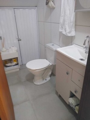 Jetted tub, hair dryer, towels, soap