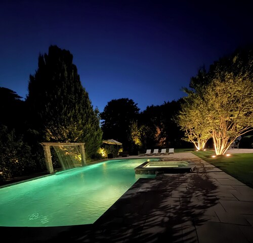 Southampton Paradise with Saltwater Pool & Spa & 3 minutes to Best Beach in USA