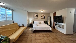 Room - Chic 1-bedroom apartment with AC, fitness room in fabulous San Juan (San Juan)