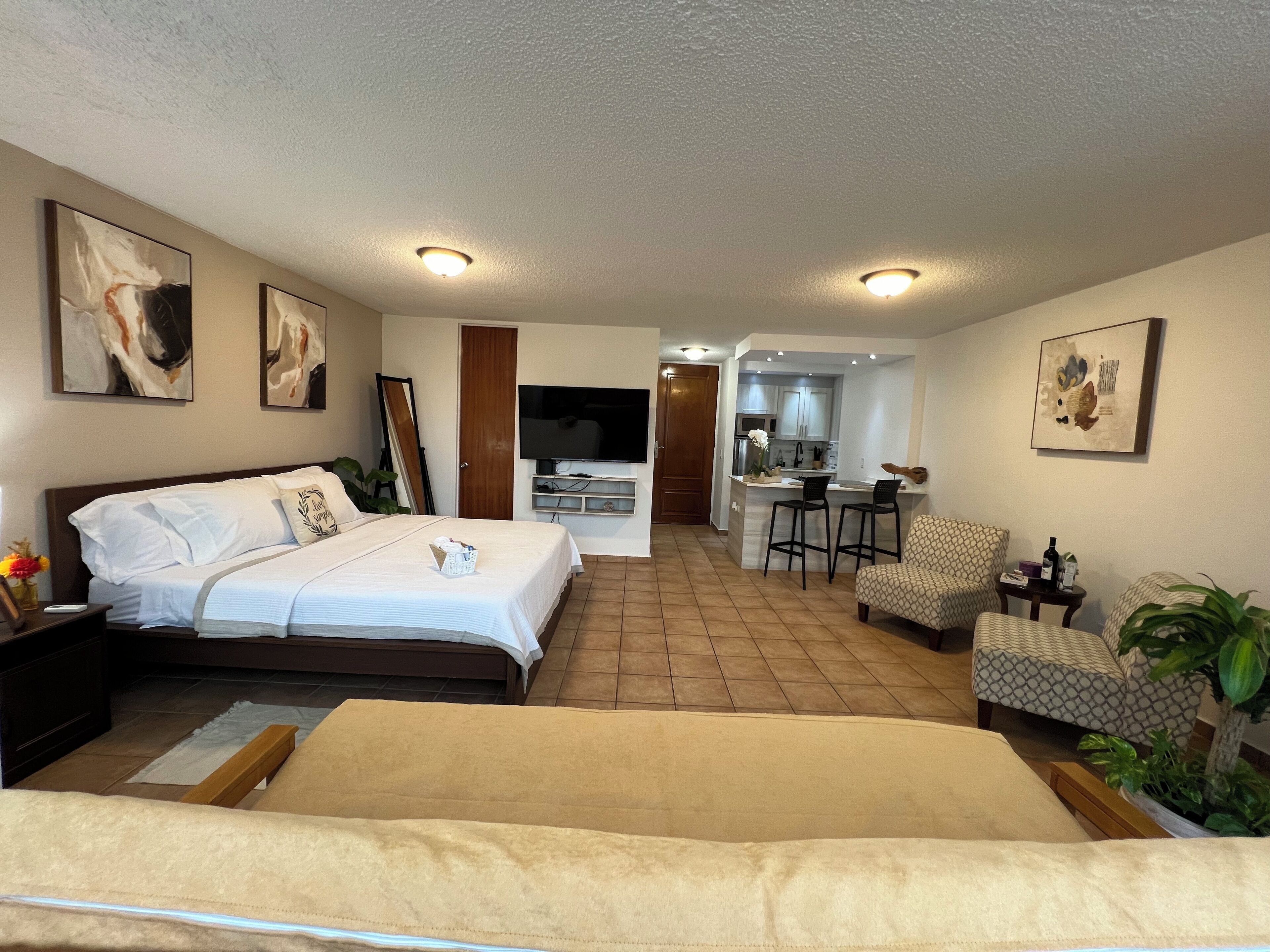 Iron/ironing board, WiFi, bed sheets