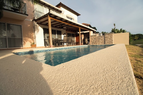 Arbolado Pool Townhouse