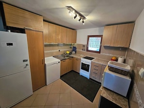 Microwave, stovetop, dishwasher