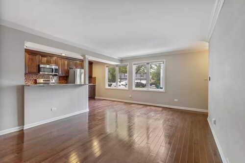 3-bedroom townhome in beautiful Deerfield with attached Garage. Month to Month