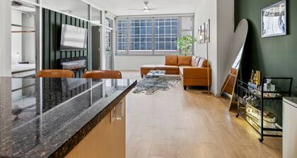Modern City Views Downtown Dallas 1-bedroom Condo Free Parking, Gym, Pool