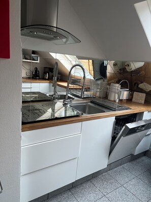 Micro-ondes, plaque de cuisson, lave-vaisselle