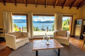 Casa, vista para o lago | Área de estar