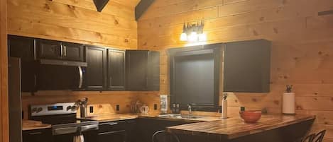 Coffee/tea maker, fridge, microwave, oven