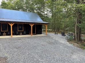 Outdoor dining - Cozy cabin with in the heart of Benezette, 1 mile from viewing center. (Benezette)