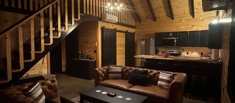 Cozy cabin with in the heart of Benezette, 1 mile from viewing center.