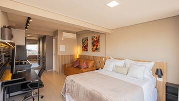 Estudio clásico | Espacio para trabajar con un portátil y wifi gratis