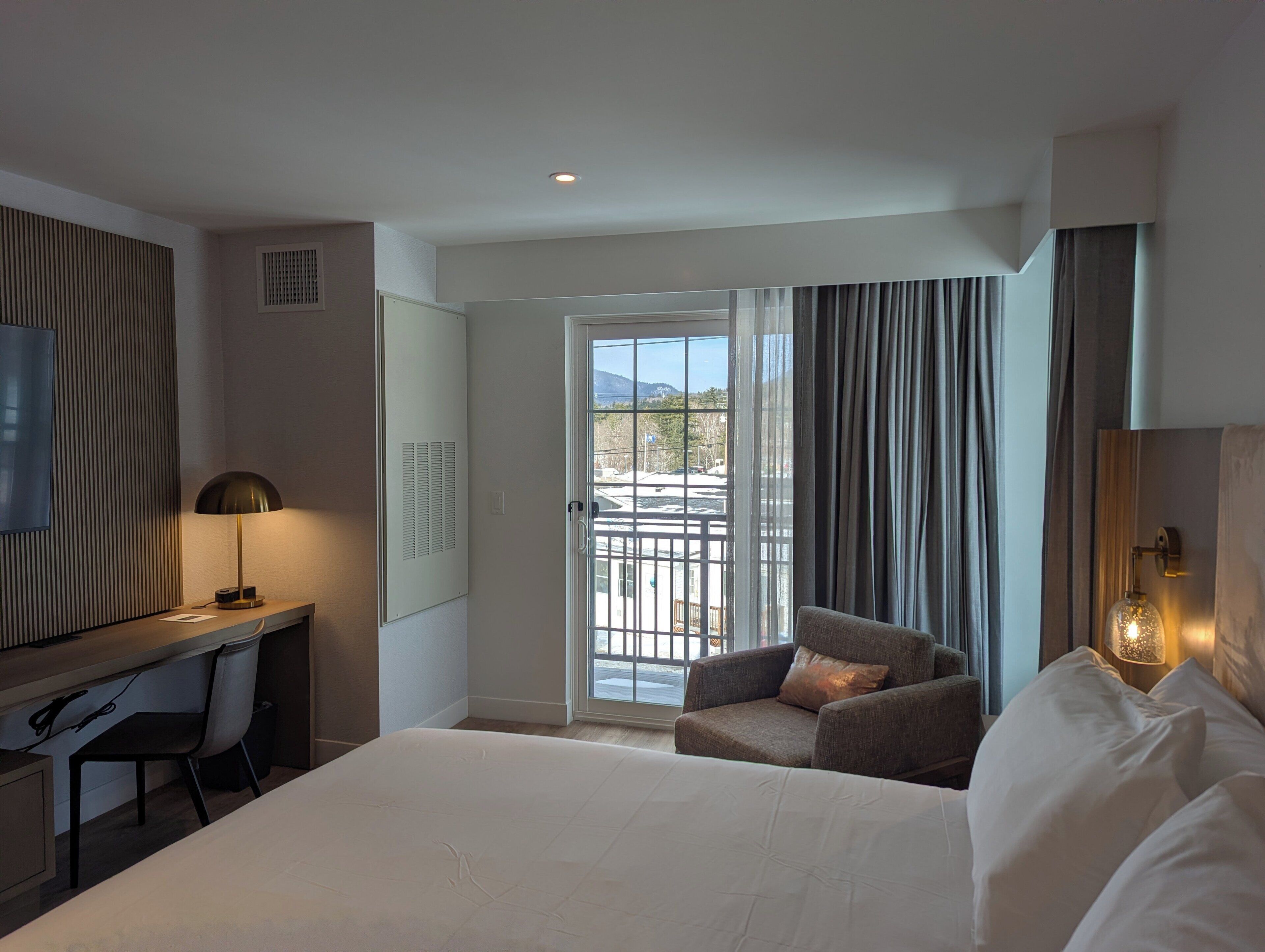 Standard Room, 1 King Bed, Balcony (Mount Washington View)