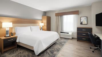 أغطية فراش متميزة وأسرّة بطبقة علوية مريحة ومكتب