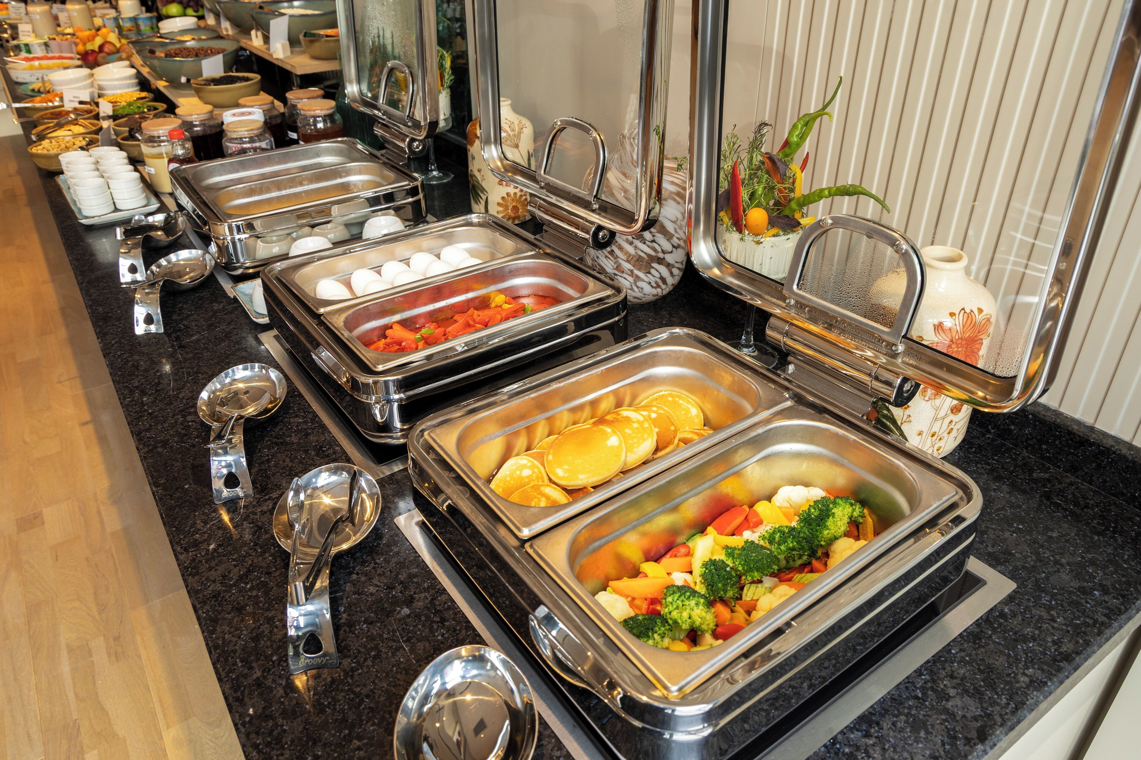 Daily buffet breakfast for a fee