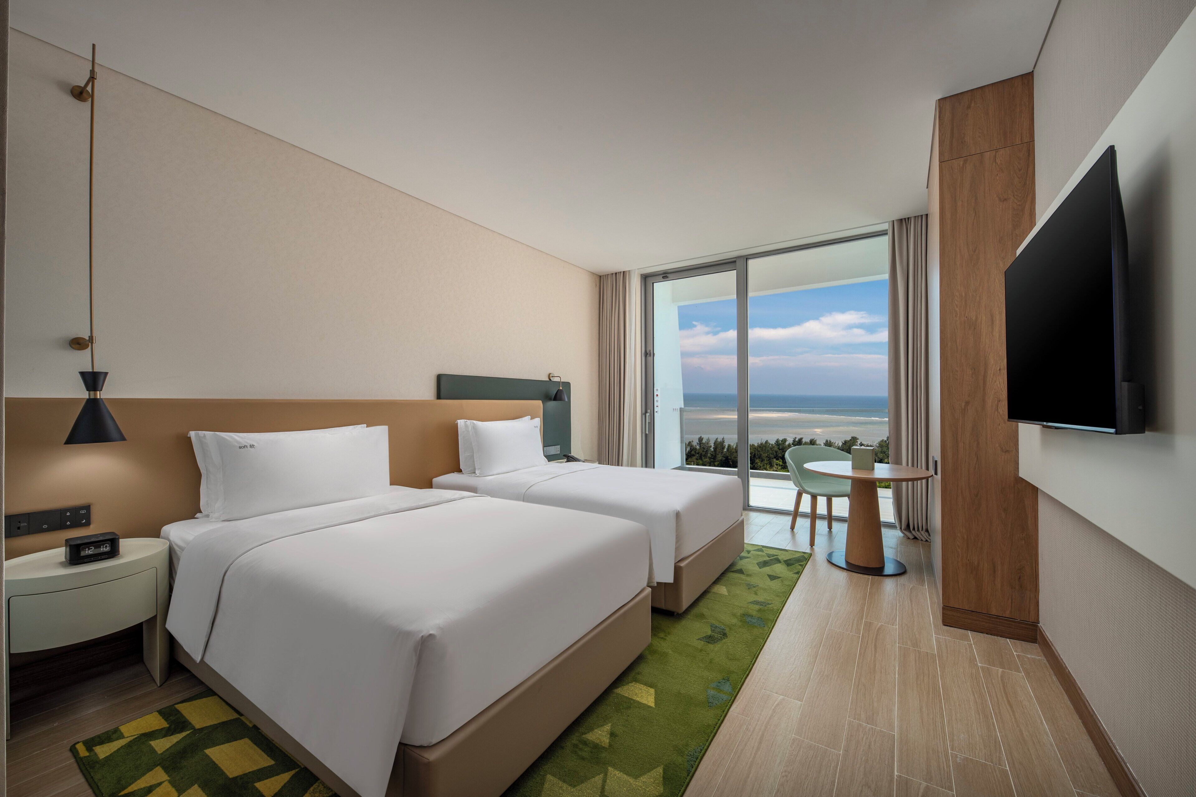 Habitación Premium, 2 camas dobles, frente al mar | Ropa de cama de alta calidad, escritorio, cortinas opacas