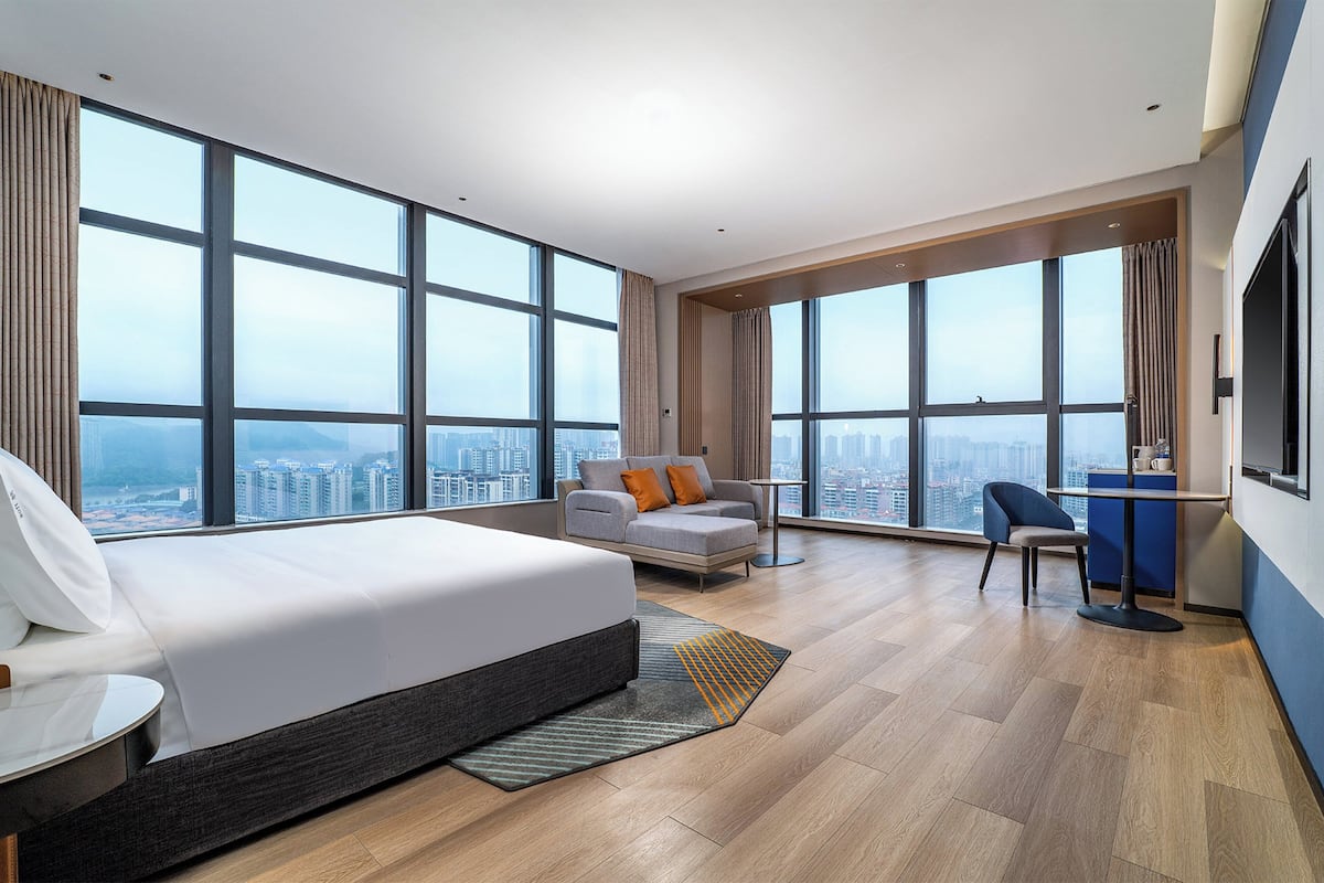 Premium bedding, down comforters, desk, laptop workspace