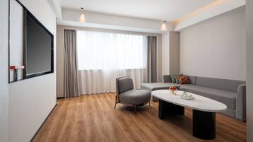 1 Bedroom Suite | Down duvets, desk, laptop workspace, blackout curtains