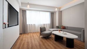 Sviitti, 1 makuuhuone | Untuvapeitot, työpöytä, kannettavalle tietokoneelle sopiva työtila