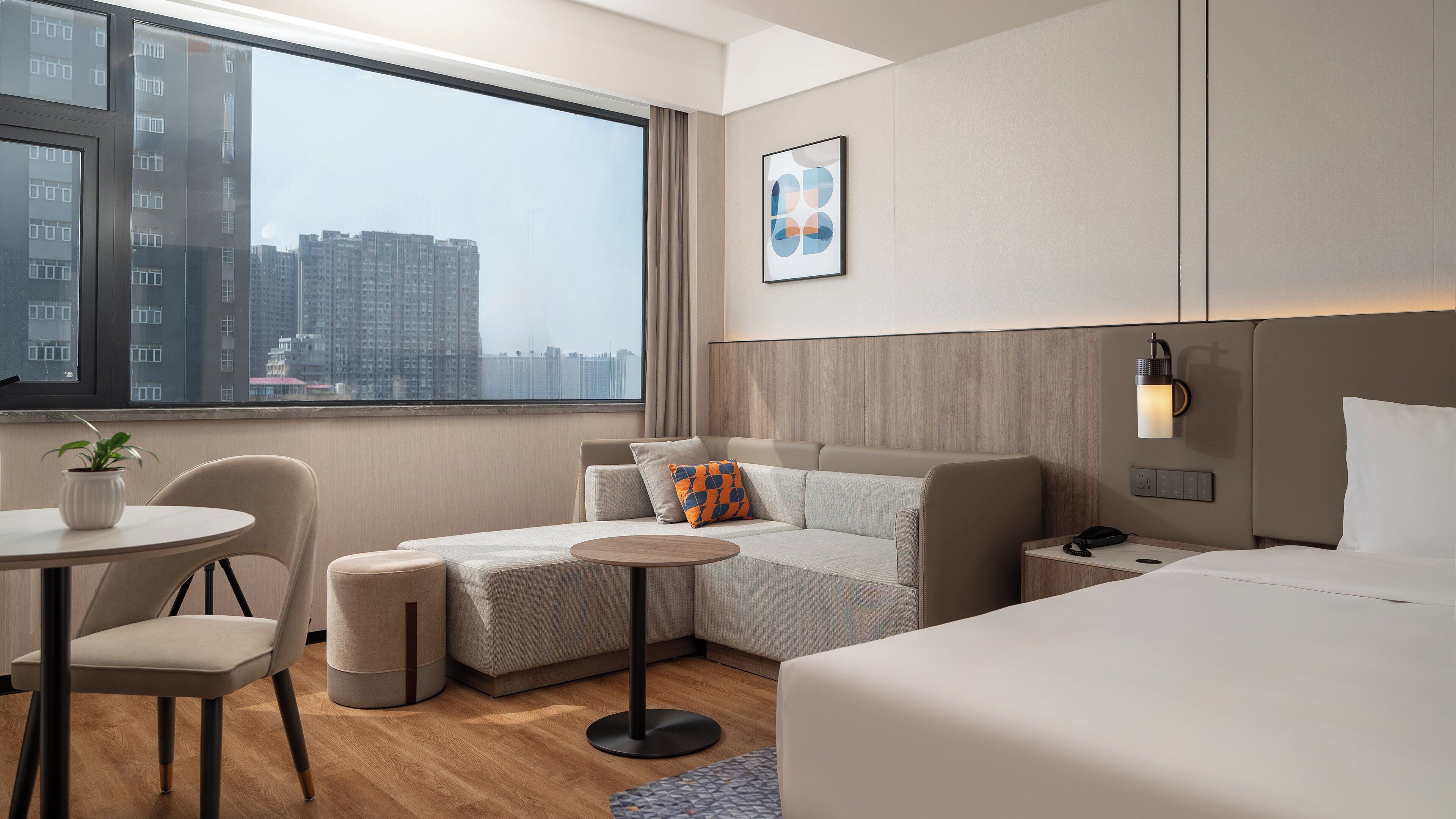 高級房 超大床 更大面積 | 羽絨被、書桌、手提電腦工作空間、遮光窗簾/窗簾